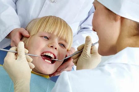 Dentinava limpieza dental niño